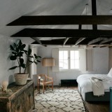 Chan-and-Eayrs-Wilkes-Street-home-tour-bedroom-wabi-sabi-elegance-1024x684