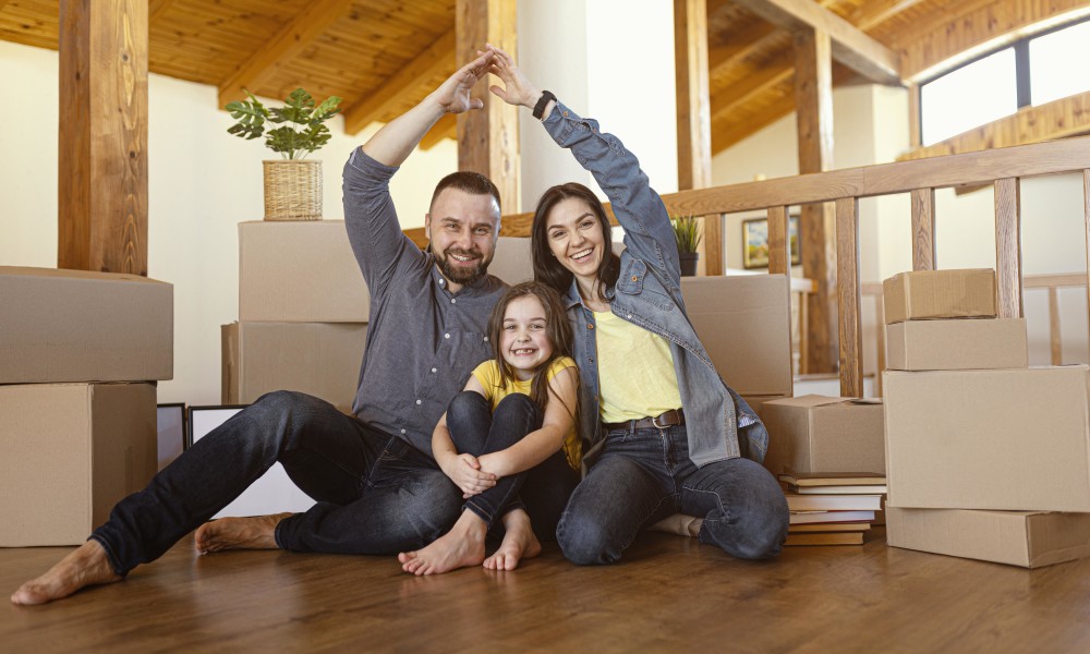 full-shot-smiley-parents-kid